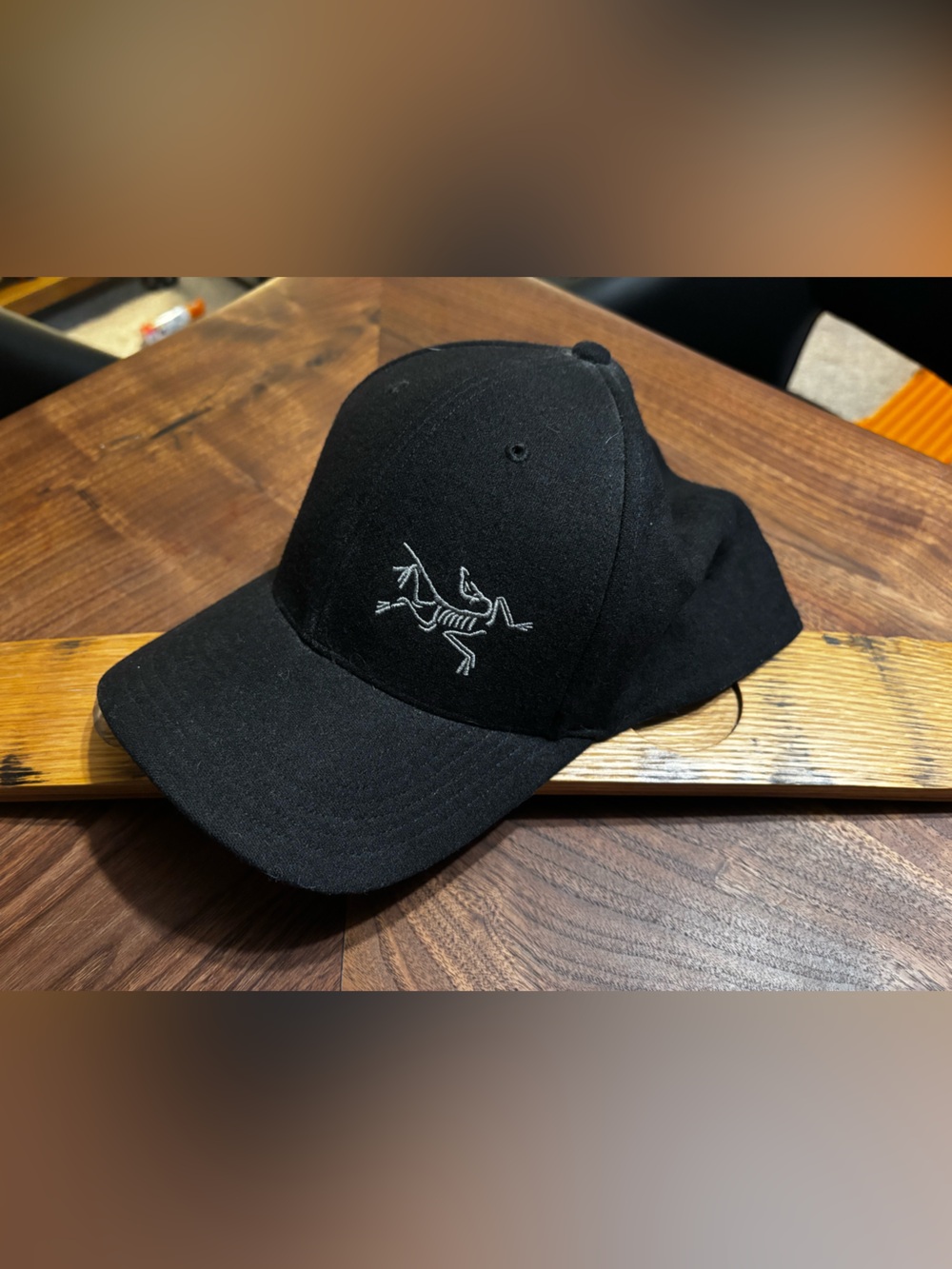 Arc’teryx Black fitted hat